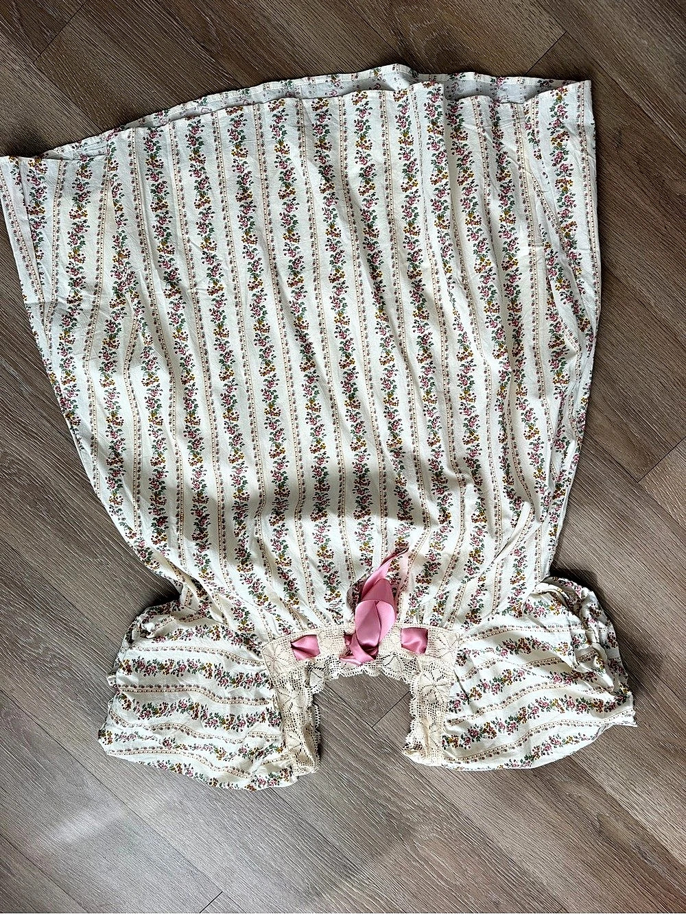 bohme Floral Mini Dress in White & Pink Size Medium